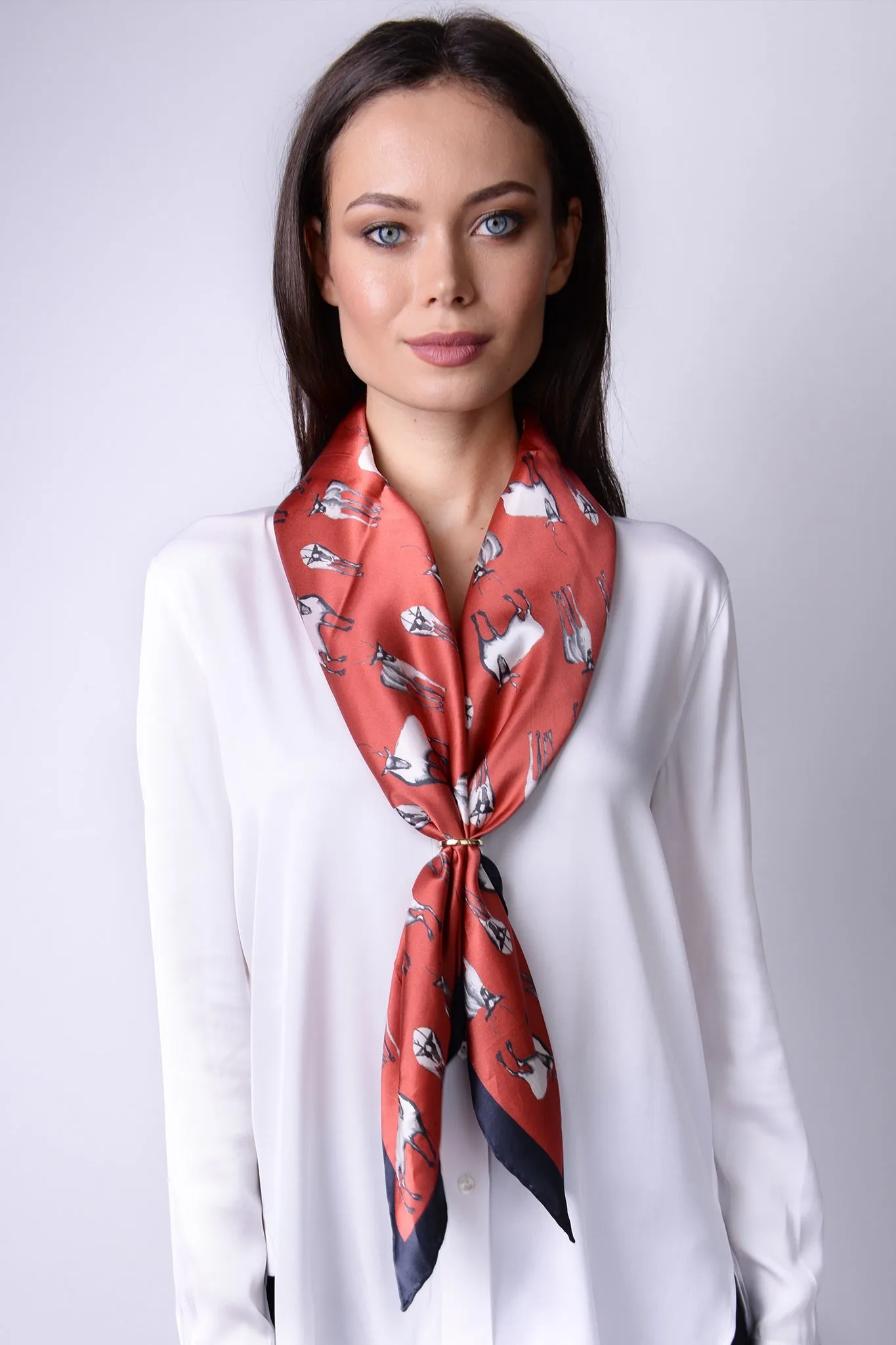 Silk Carre´Winter Animals Caribou Herd - Aurora Red