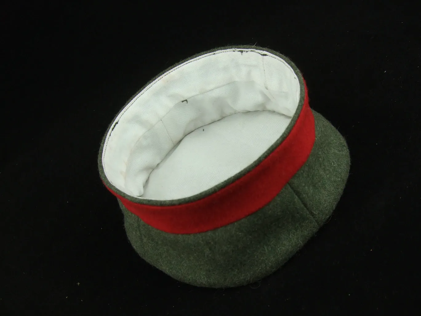 WW1 German EM Beret Cap Red Band   Red Piping